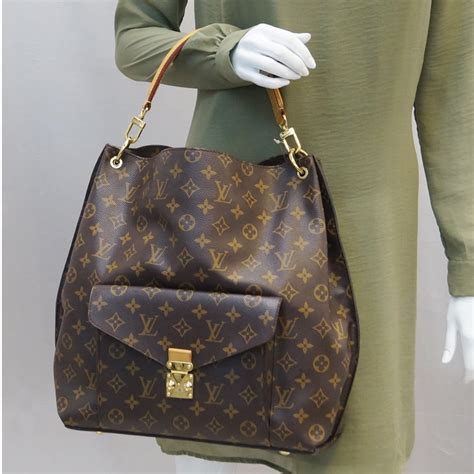 louis vuitton metis hobo measurements|Louis Vuitton petite metis.